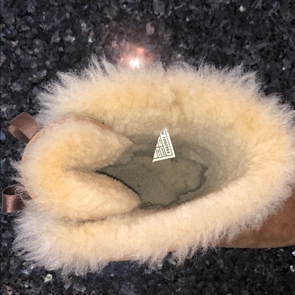 Bailey Bow Tan Uggs - Picture 5 of 5